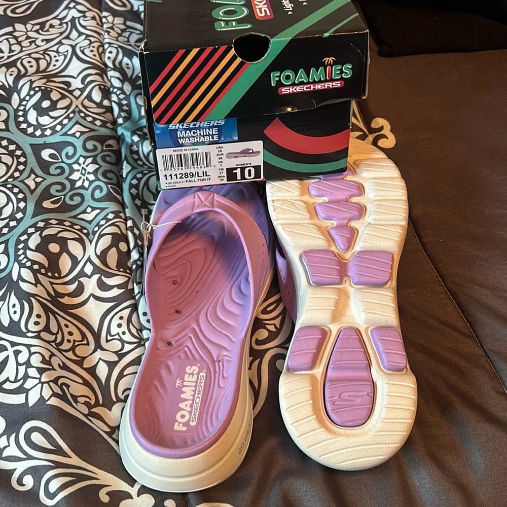 Sketchers Foamies flip flops women’s size 10 Lilac